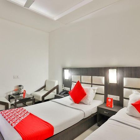 Oyo 2351 Hotel Golden Plaza Ahmedabad Exterior photo