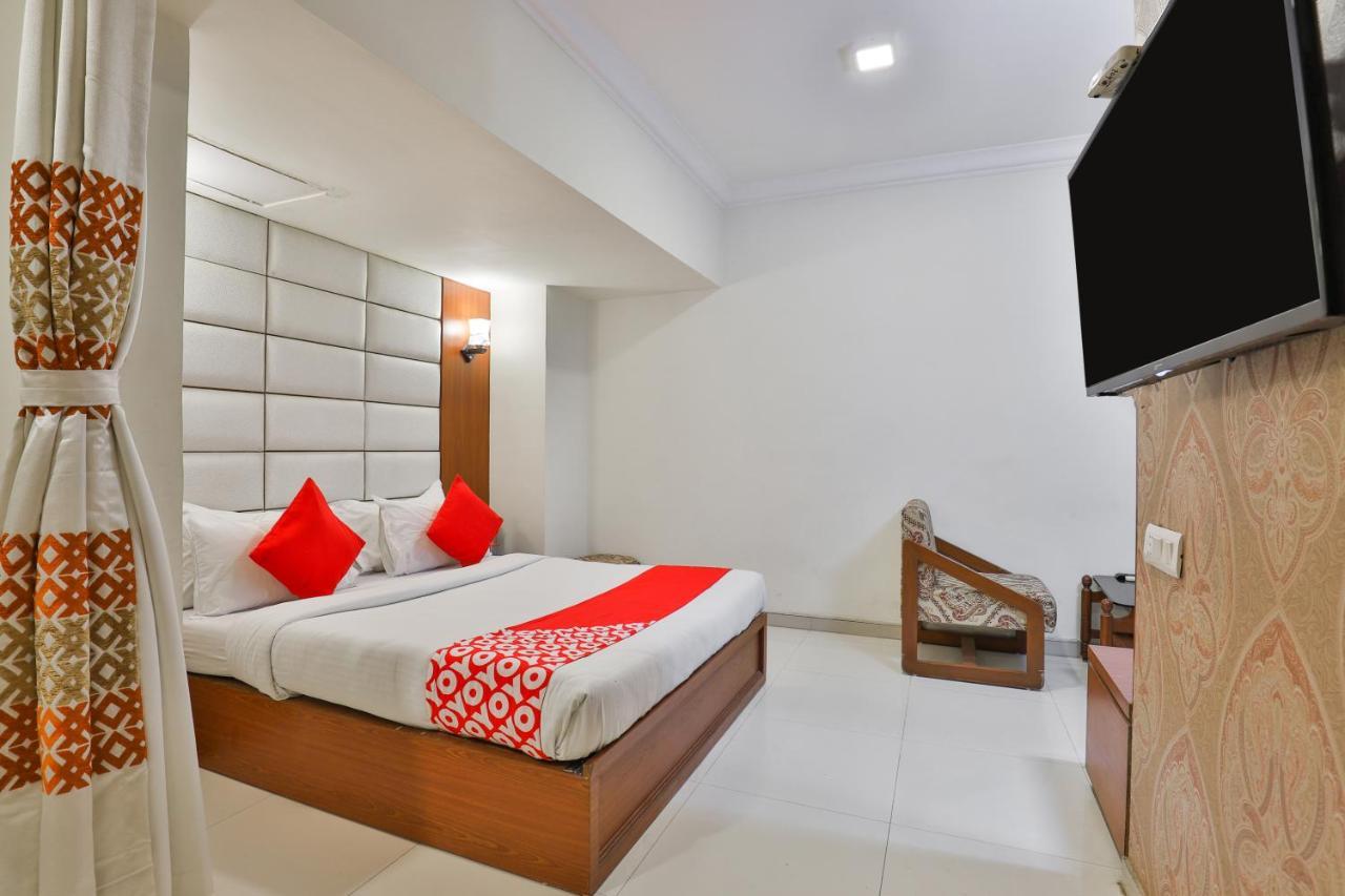 Oyo 2351 Hotel Golden Plaza Ahmedabad Exterior photo