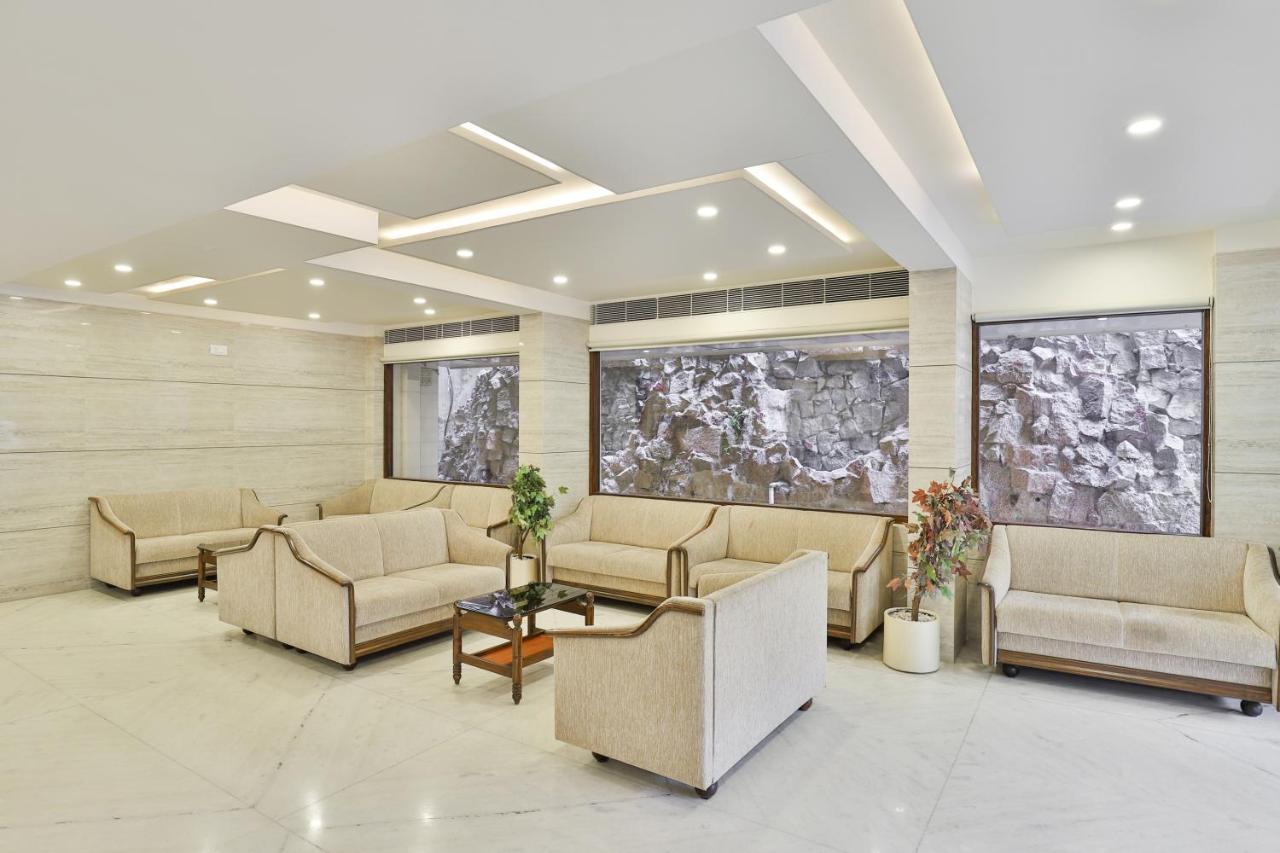 Oyo 2351 Hotel Golden Plaza Ahmedabad Exterior photo