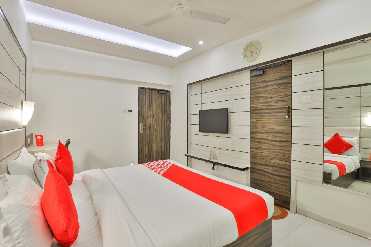 Oyo 2351 Hotel Golden Plaza Ahmedabad Exterior photo