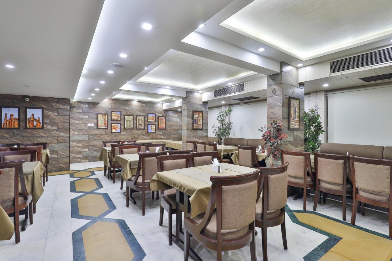 Oyo 2351 Hotel Golden Plaza Ahmedabad Exterior photo