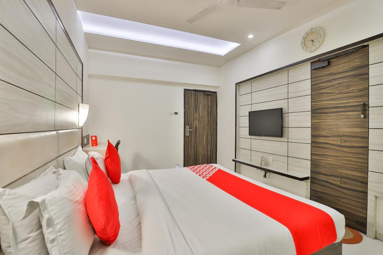 Oyo 2351 Hotel Golden Plaza Ahmedabad Exterior photo