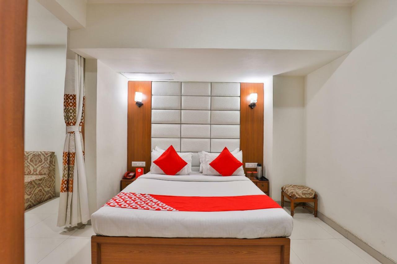 Oyo 2351 Hotel Golden Plaza Ahmedabad Exterior photo